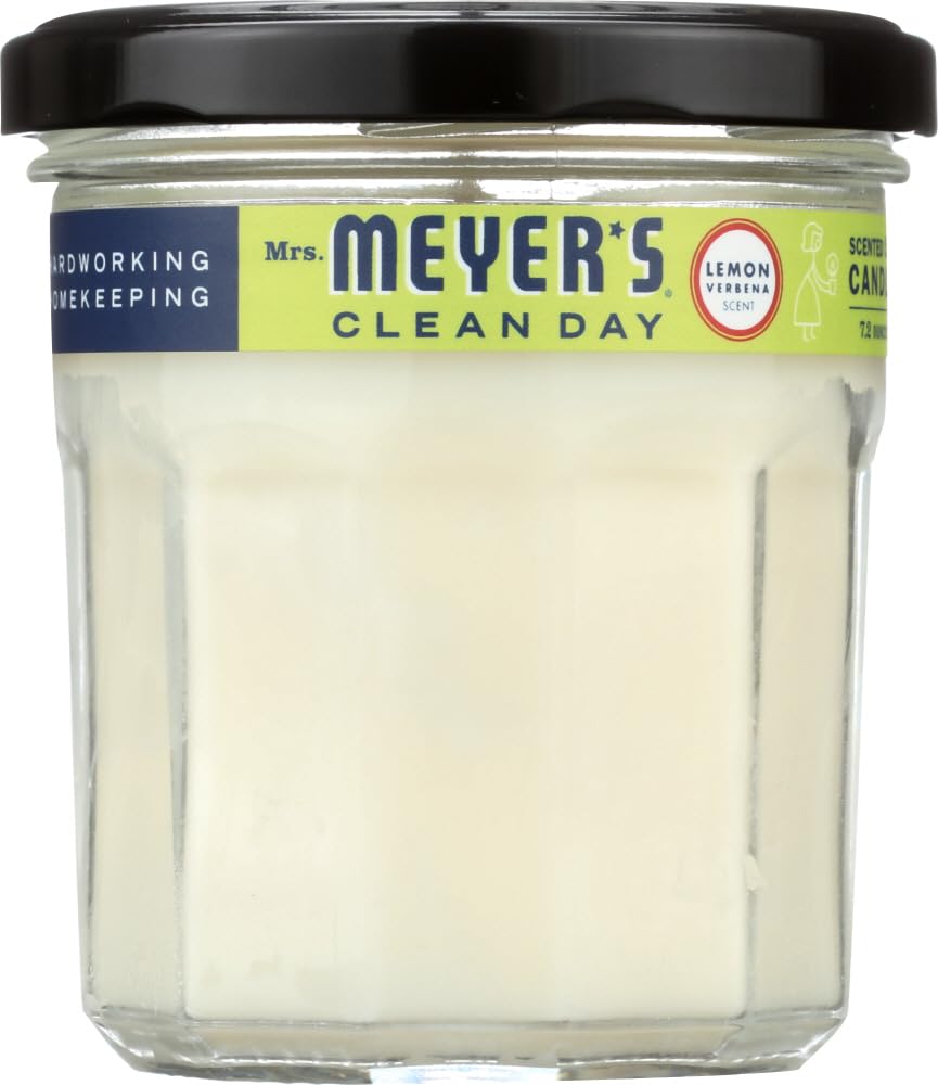 Mrs. MEYER'S vela encendida en salón aportando ambiente fresco y relajante