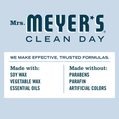 Mrs. MEYER'S vela Snow Drop encendida en sala, crea ambiente acogedor y fresco