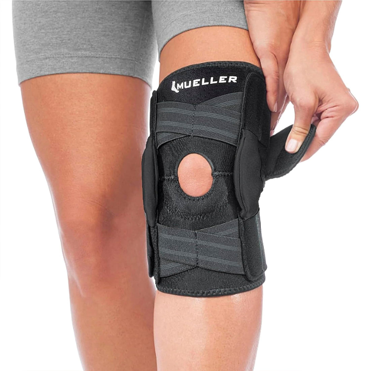 MUELLER rodillera frontal mostrando ajuste y soporte estable