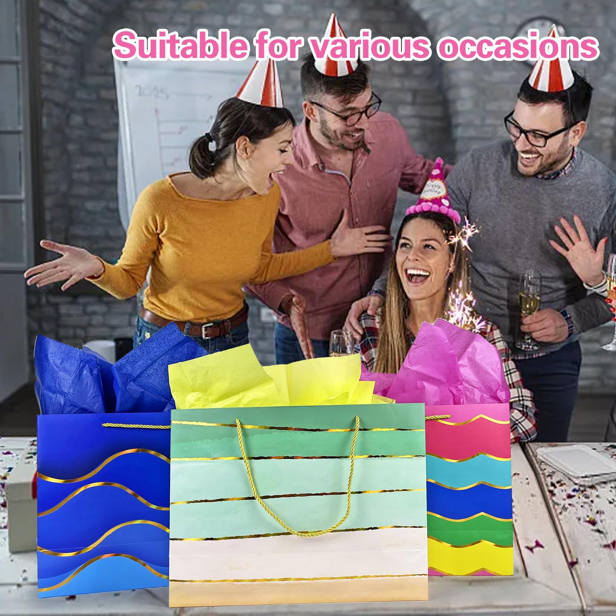 MUMULULU bolsas colocadas en una mesa de fiesta, ambiente festivo y elegante