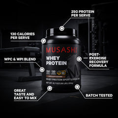 Musashi uso en gimnasio con coctelera para apoyar entrenamiento intenso