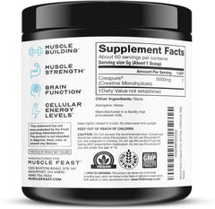 Muscle Feast atleta usando creatina durante su rutina en gimnasio