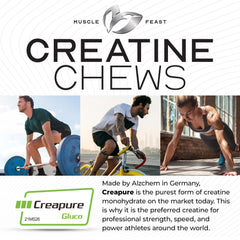 Muscle Feast tabletas en mano resaltando formato masticable y facilidad de uso