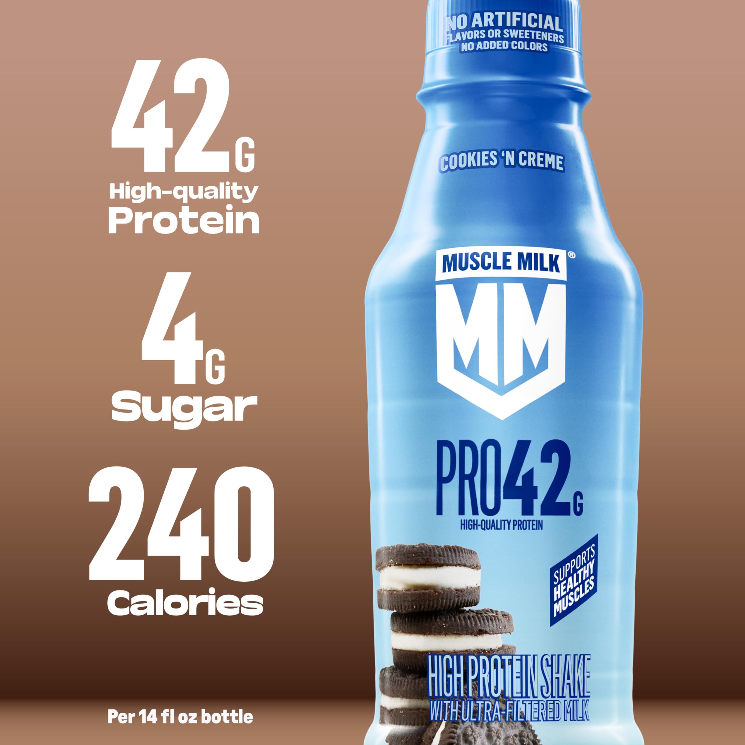 Muscle Milk PRO botella en mano tras entrenamiento demostrando facilidad de consumo