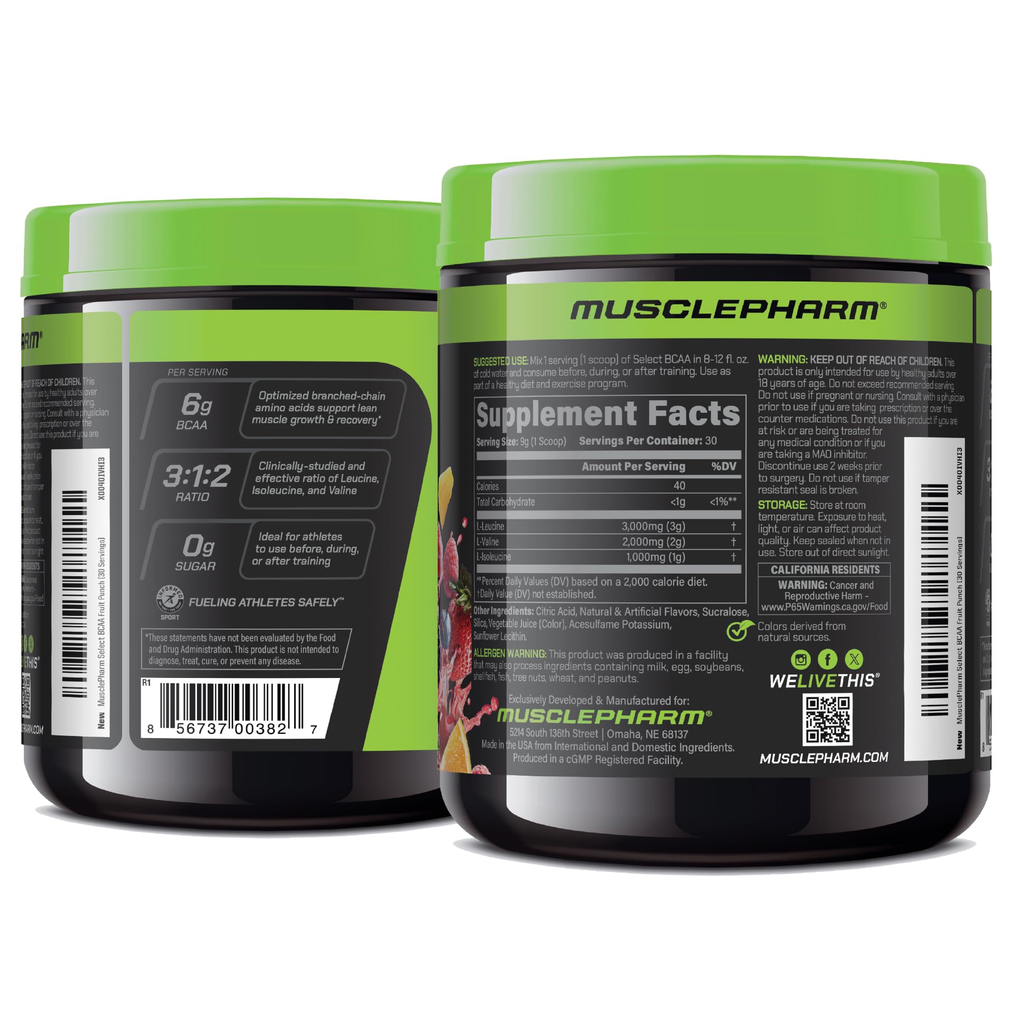 Botella con Muscle Pharm BCAA en un entorno de gimnasio antes del entrenamiento para uso práctico