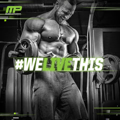 Vaso servido con sabor Fruit Punch Muscle Pharm que sugiere buen sabor y consumo agradable