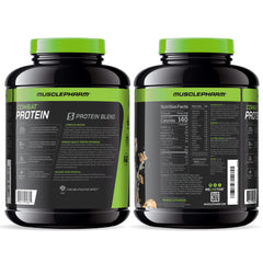 Muscle Pharm en mochila de gimnasio junto a pesas, apoyo para entrenamientos
