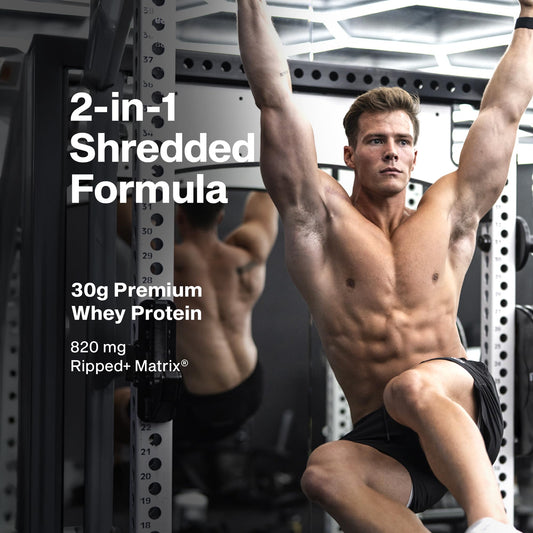 MuscleTech scoop con polvo mostrando textura fina y solubilidad rápida