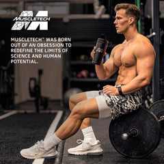 MuscleTech envase 5LB en comparación con una mano para escala clara