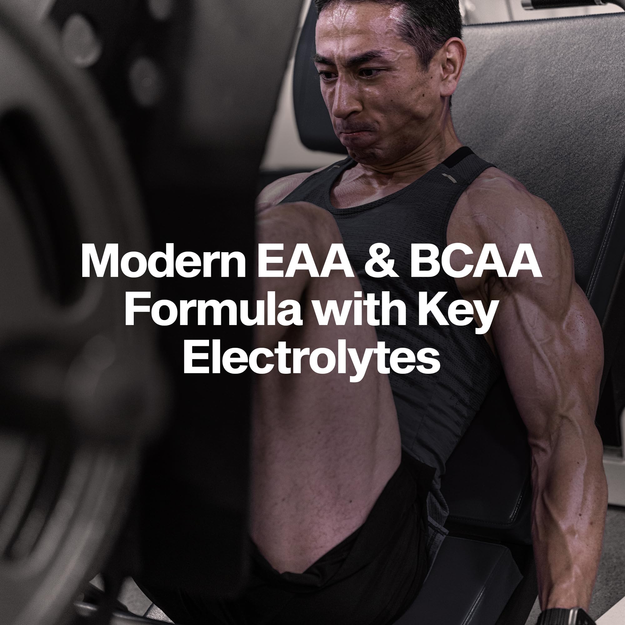 MuscleTech scoop medido junto al envase para dosificación precisa