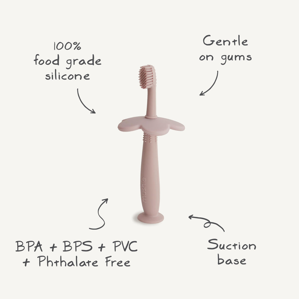 mushie cepillo en baño muestra estética y uso diario cómodo