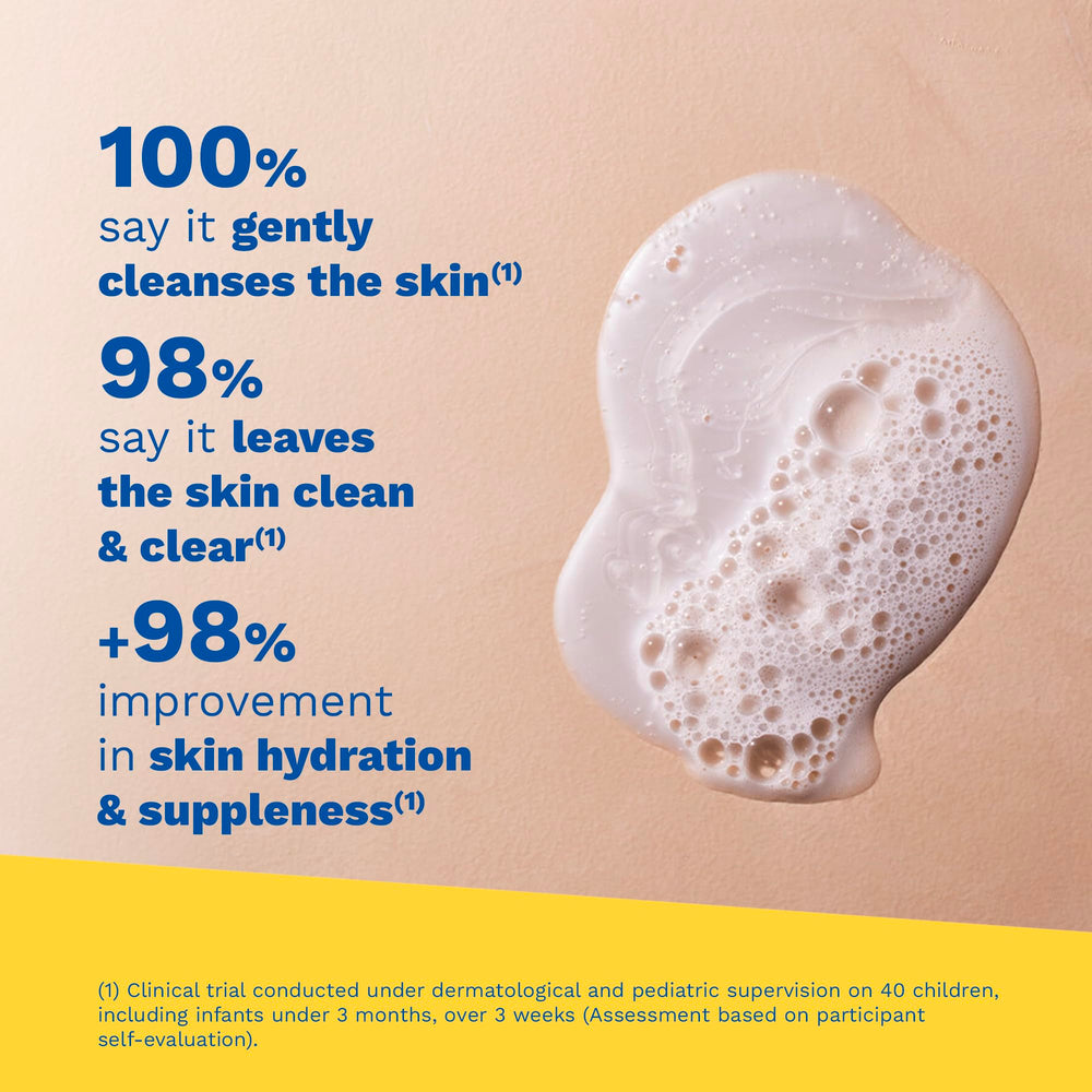 Mustela textura cremosa del gel en primer plano que facilita enjuague suave