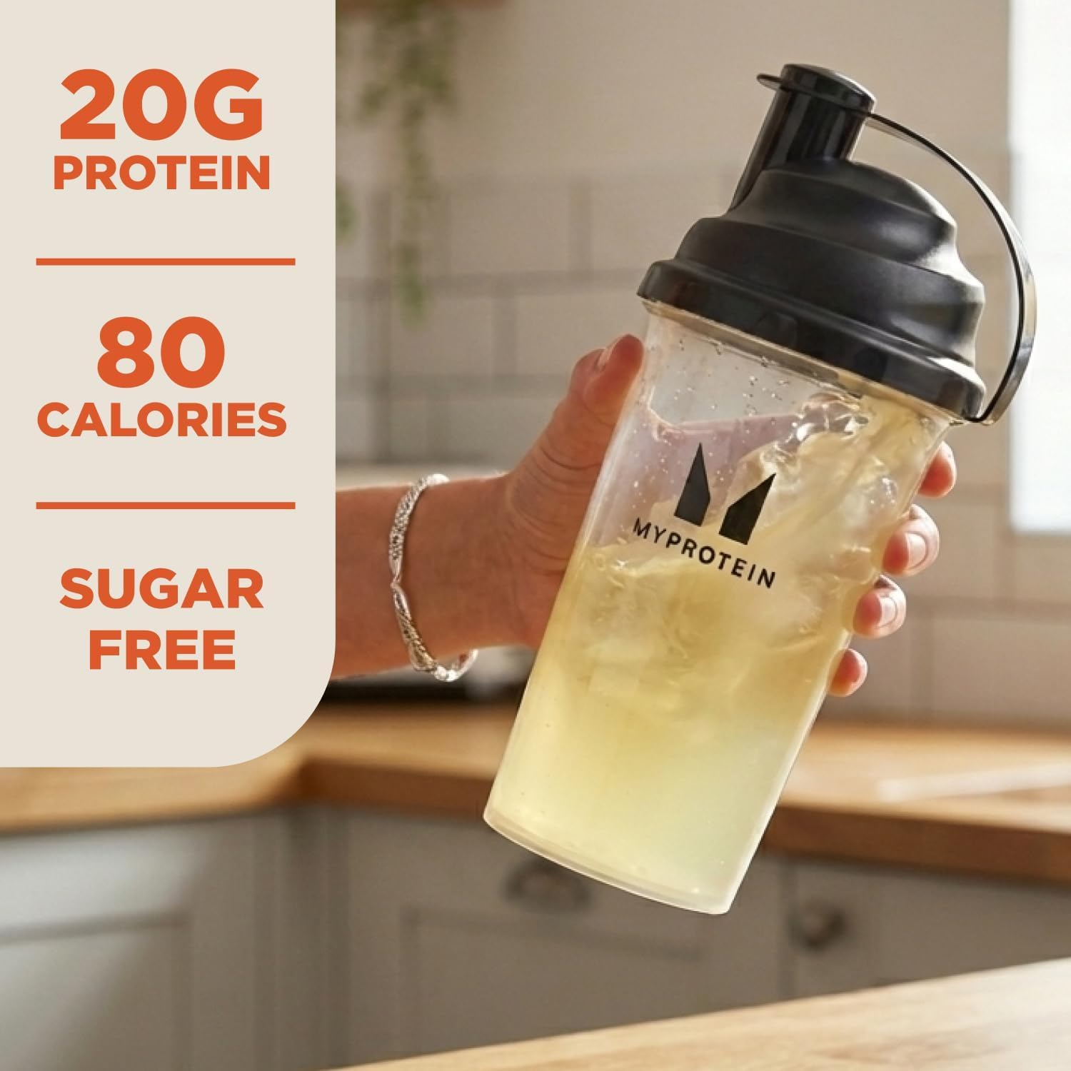 Myprotein bebida clara Peach Mango en vaso frío, refresca posentreno