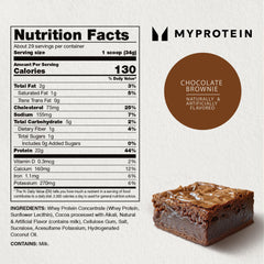 Mezcla de Myprotein Impact Whey con agua o leche, opción versátil para desayuno o merienda proteica.