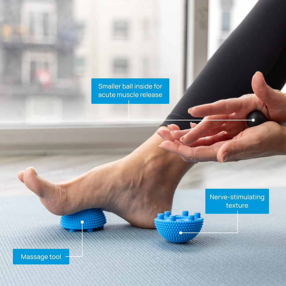 Persona usando NABOSO Neuro Ball de pie para mejorar movilidad plantar