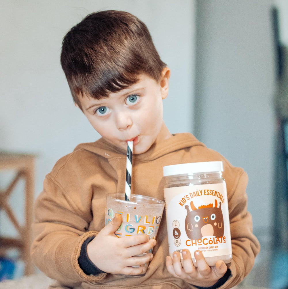 NAKED familia desayunando con batido, alternativa rápida y saludable