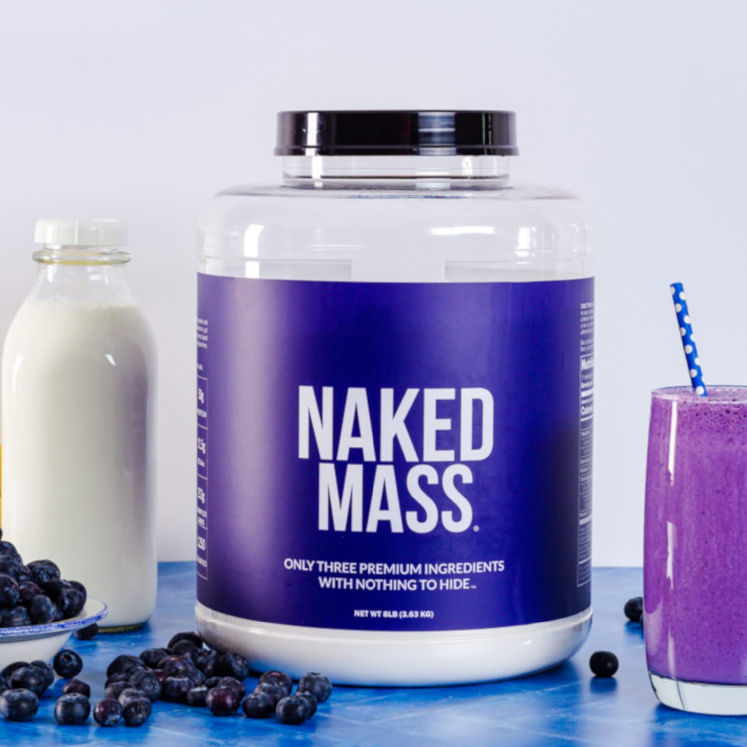 NAKED producto sobre banco de gimnasio ilustrando uso post-entreno