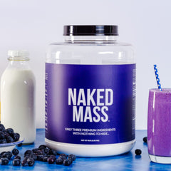 NAKED producto sobre banco de gimnasio ilustrando uso post-entreno
