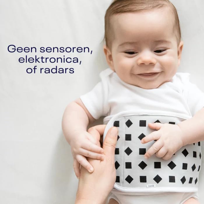 Nanit banda en bebé dormido, permite monitorizar movimientos respiratorios