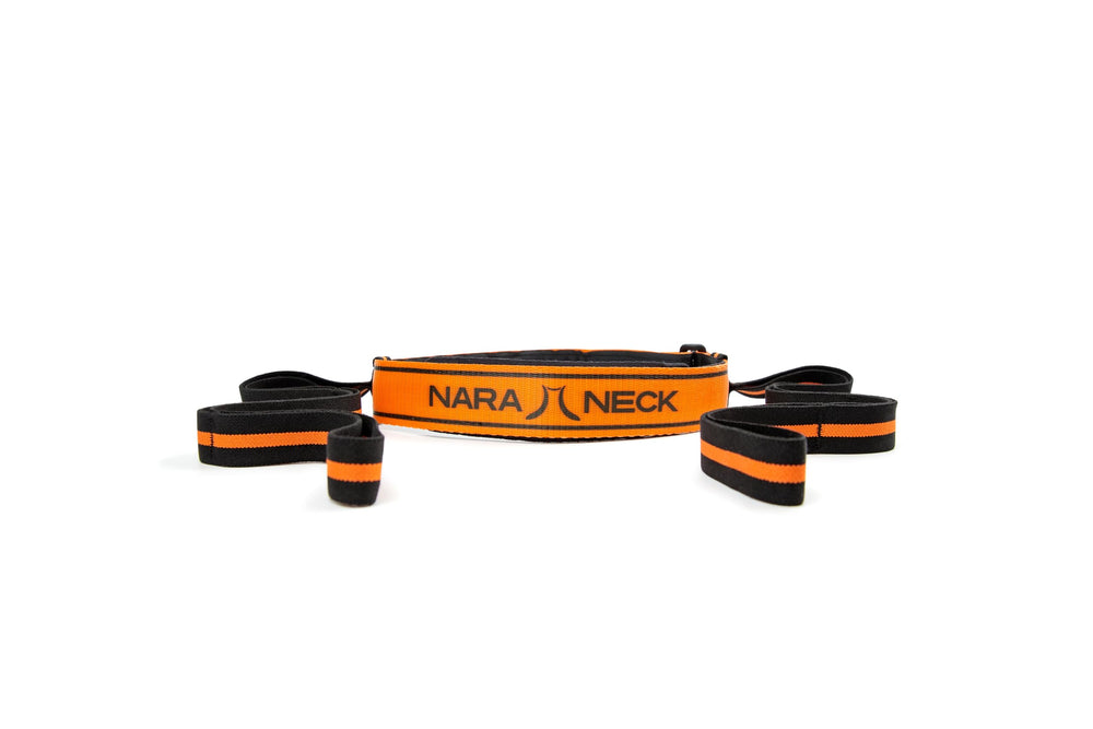 NARA NECK dentro de una maleta de viaje demostrando su diseño compacto