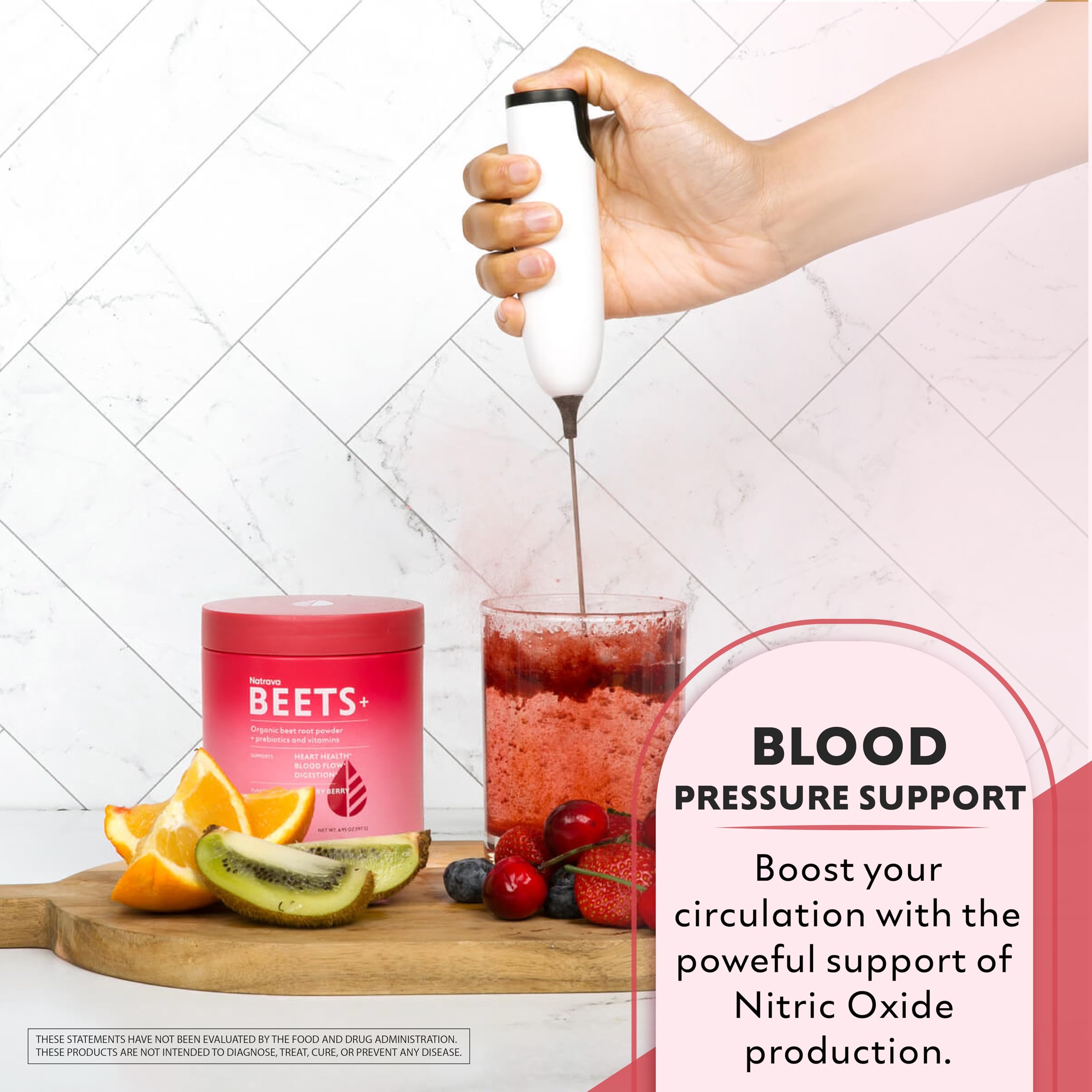 Natrava Beets+ color vibrante del polvo que indica contenido natural