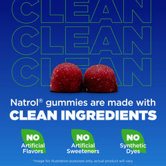 Natrol gomita en mano para mostrar tamaño real y facilidad de consumo