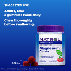 Natrol gomitas junto a un desayuno para ejemplificar uso diario conveniente