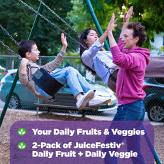 Cápsulas Natrol JuiceFestiv en la palma de la mano para comparar tamaño y dosis