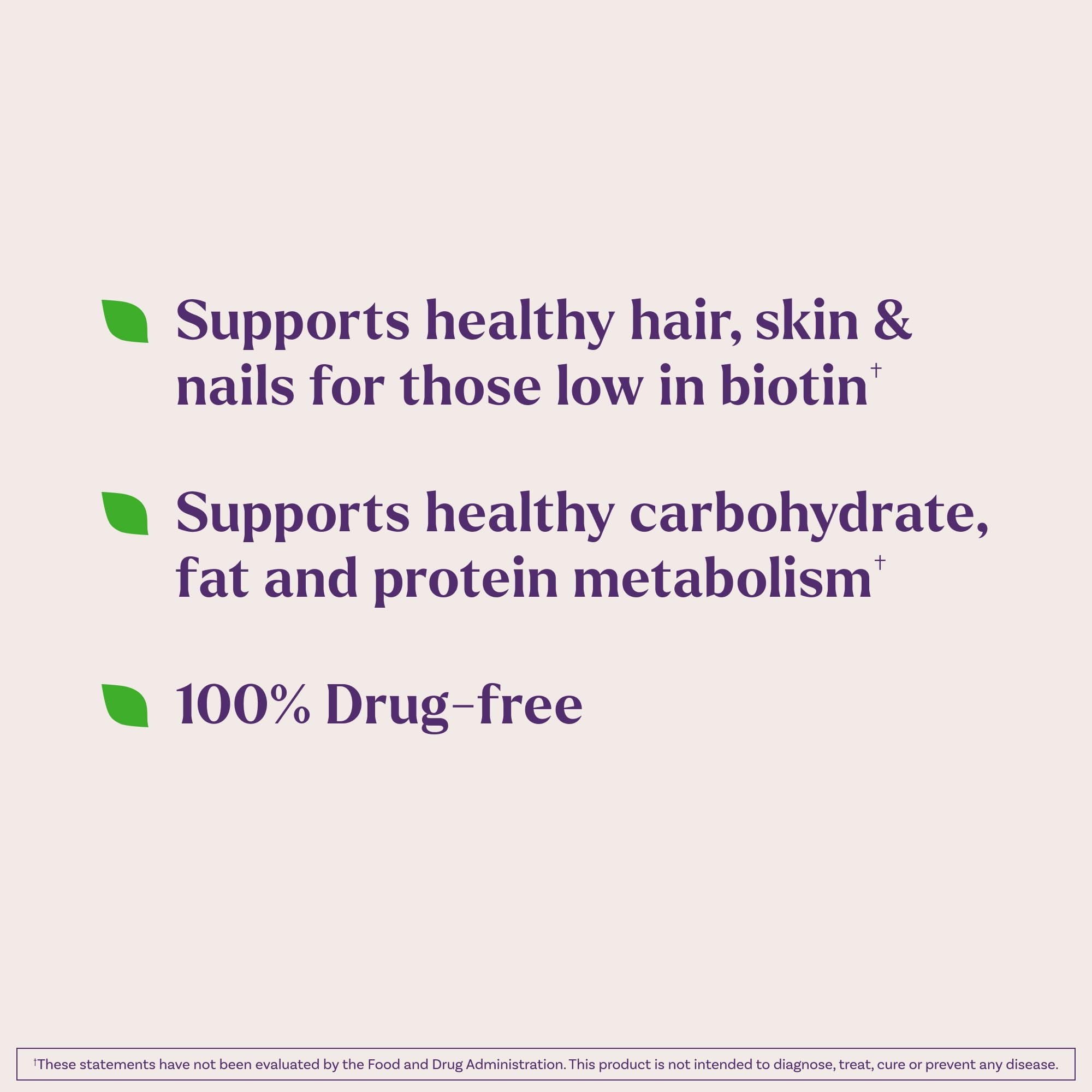 Natrol tabletas distribuidas sobre superficie, visual de la forma y facilidad de ingesta