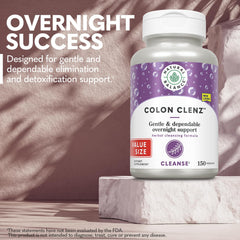 Cápsula Colon Clenz en mano para comparar tamaño y facilidad de ingestión Natural Balance