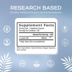 Natural Cure Labs cápsula en mano, demuestra tamaño fácil de tragar y uso práctico
