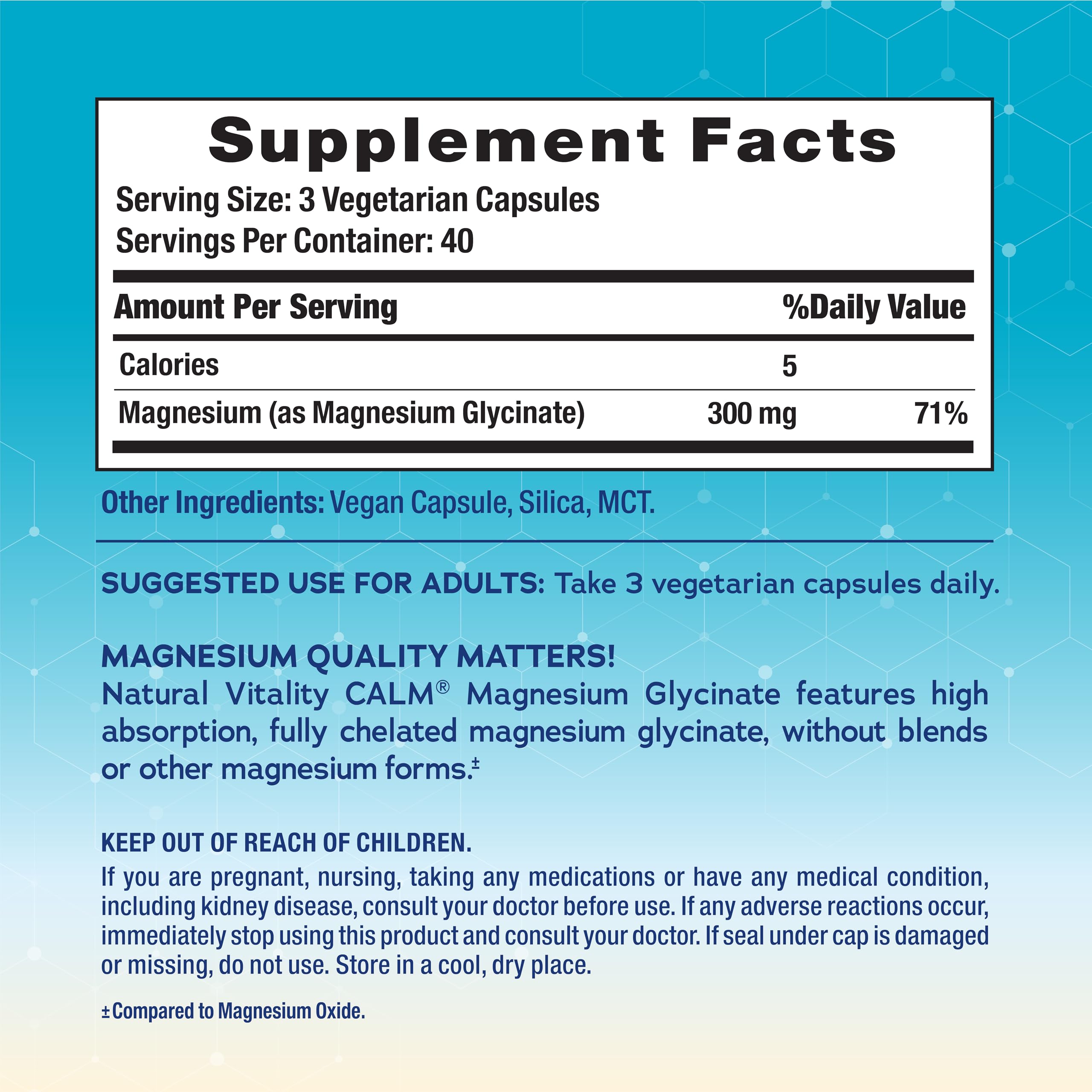 Natural Vitality cápsula en mano, muestra tamaño y fácil ingestión