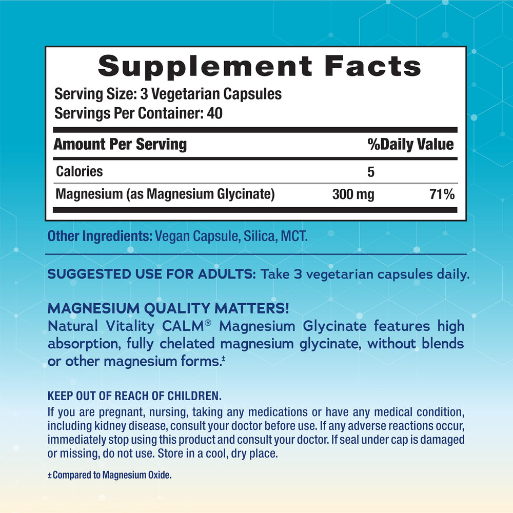 Natural Vitality cápsula en mano, muestra tamaño y fácil ingestión