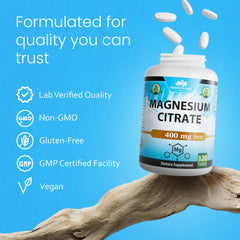 Frasco abierto con tabletas esparcidas, visualiza la cantidad de NaturaLife Labs