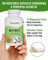 NaturalSlim frasco MagicMag C en mano para comparar tamaño y facilidad