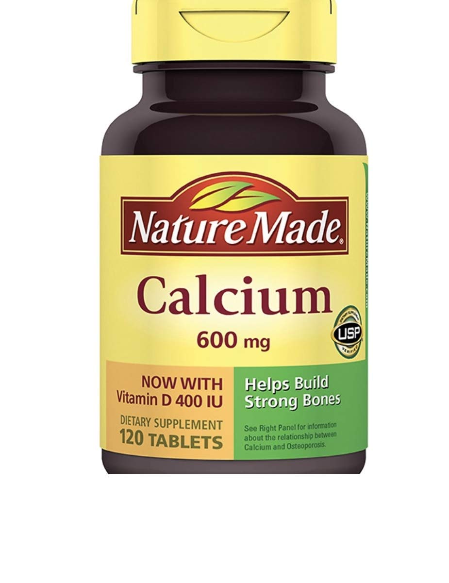 Nature Made frasco frontal mostrando etiqueta clara y aporte de calcio y vitamina D