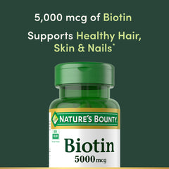 Nature's Bounty cápsula junto a una moneda para comparar tamaño y practicidad
