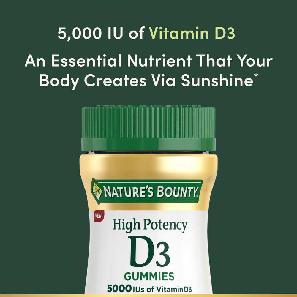 Gomita Nature's Bounty en mano para comparar tamaño y facilitar la toma diaria