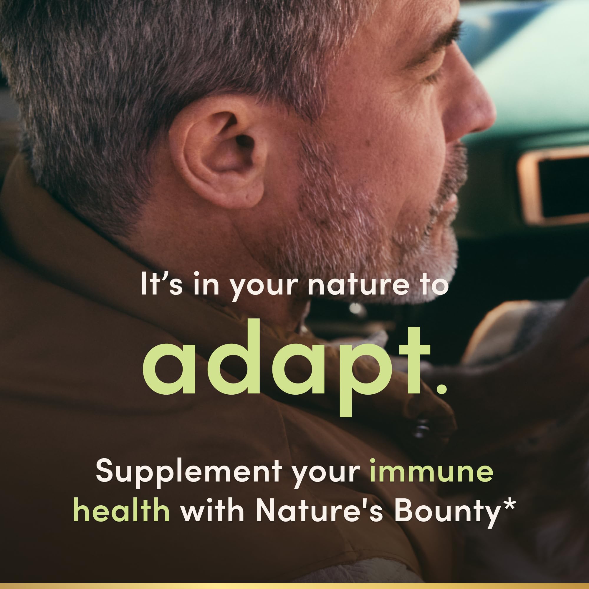 Nature's Bounty cápsulas en mano para visualizar tamaño y dosificación práctica