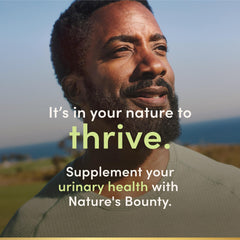 Nature's Bounty frasco junto a una regla para comparar tamaño y dosis