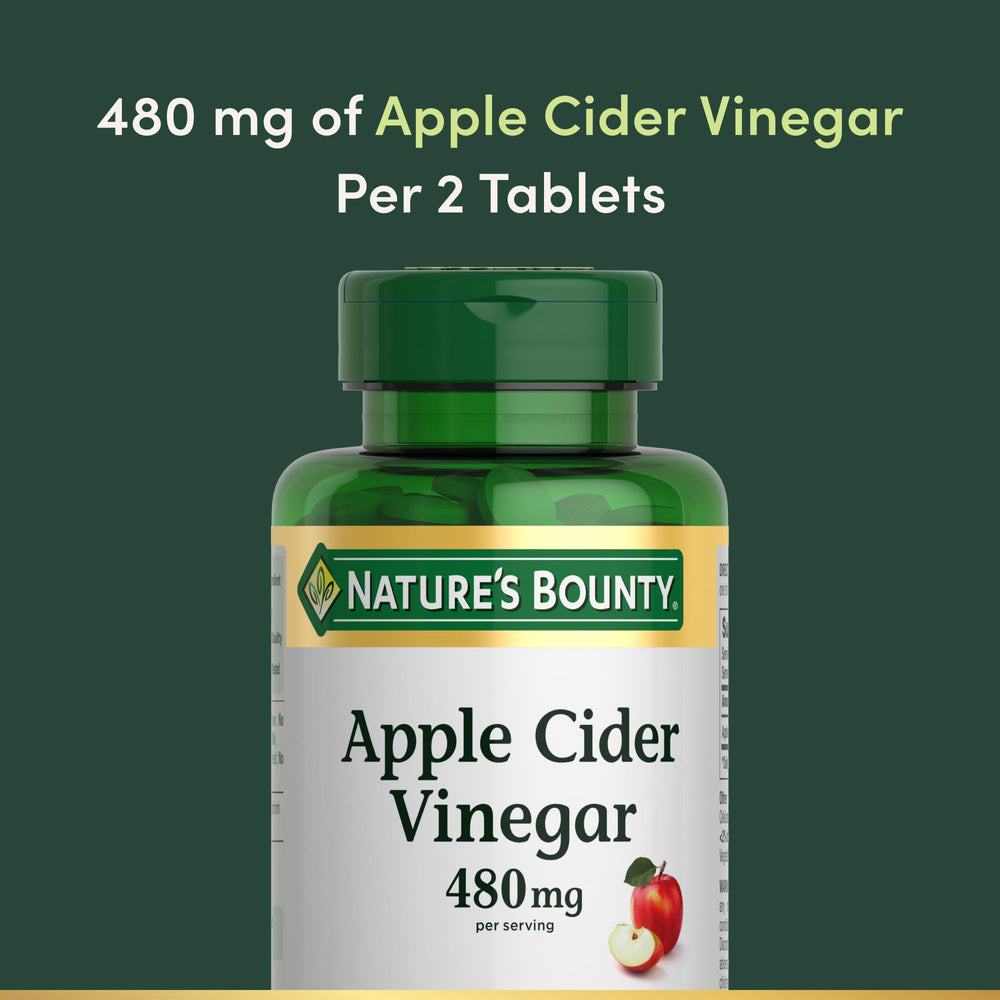 Nature's Bounty tableta en mano para comparar tamaño y dosificación