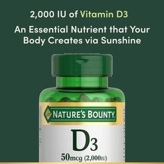 Nature's Bounty cápsula en mano para comparar tamaño y dosificación práctica