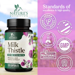 Nature's Nutrition cápsula en mano para mostrar tamaño y dosificación