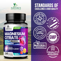 Nature's Nutrition cápsula en mano para mostrar tamaño y dosificación