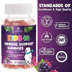 Nature's Nutrition gominola en mano para comparar tamaño y facilidad de uso
