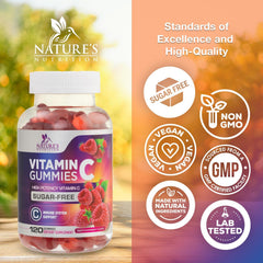 Nature's Nutrition gominolas en mano para mostrar tamaño y dosificación práctica