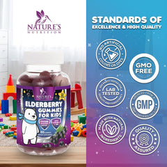 Nature's Nutrition gomita en mano mostrando tamaño adecuado para niños