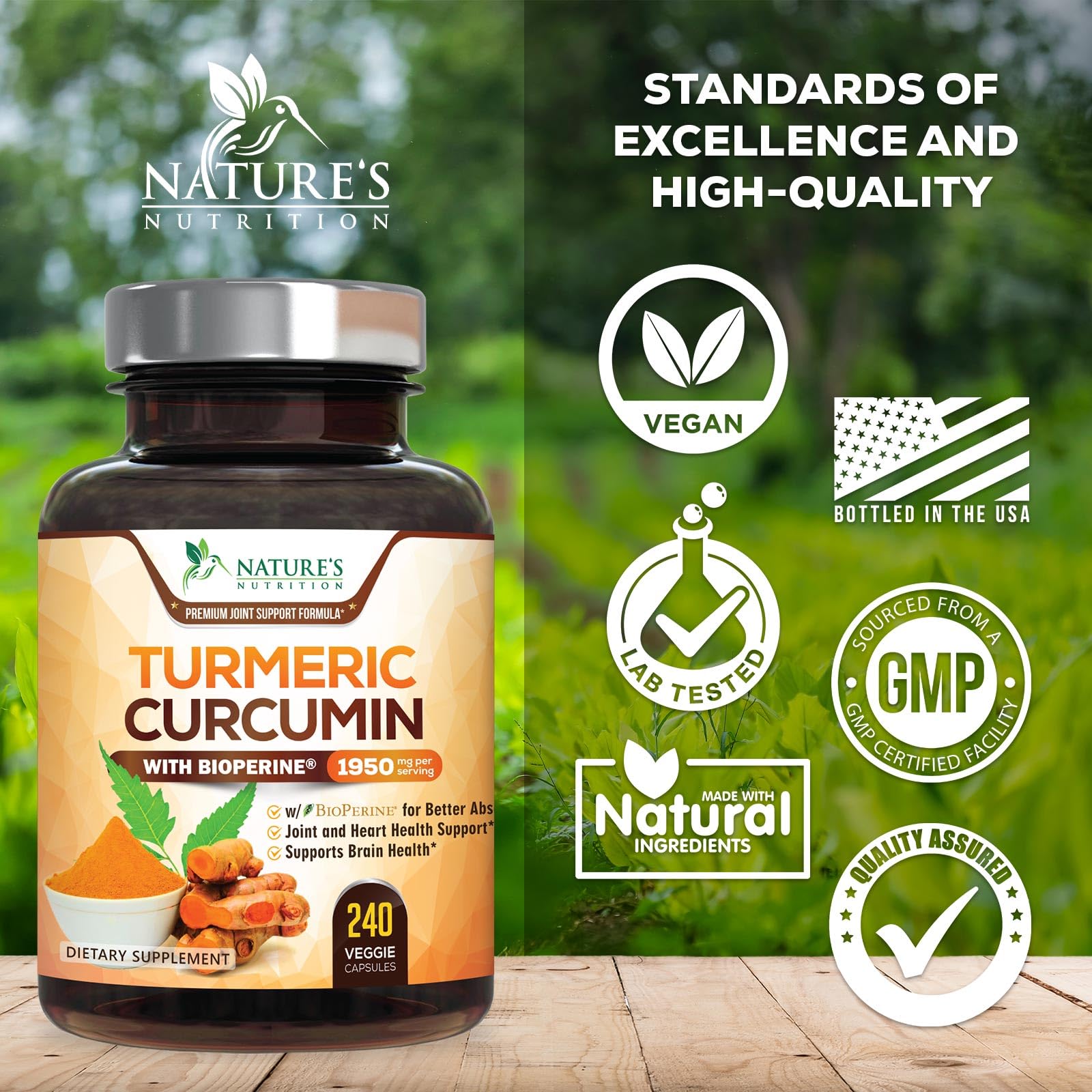Mano sujetando cápsulas Nature's Nutrition para mostrar uso diario práctico