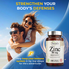 Tableta de Nature's Potent Zinc 50 mg sostenida en mano, tamaño y facilidad de ingesta