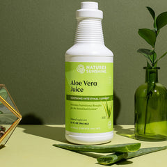 Nature's Sunshine primer plano de textura del jugo resaltando pureza